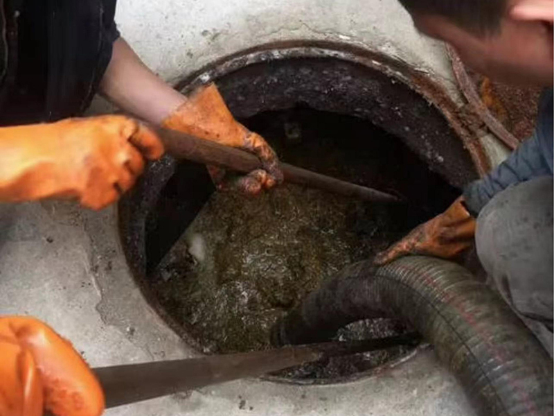 甘孜清理化粪池时如何避免沼气的危害？